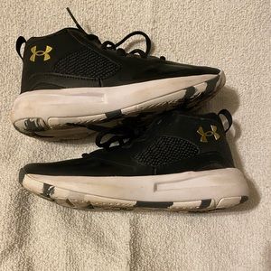BOYS' UNDER ARMOUR BIG KID LOCKDOWN 5 BASKETBALL SHOES Size 4Y